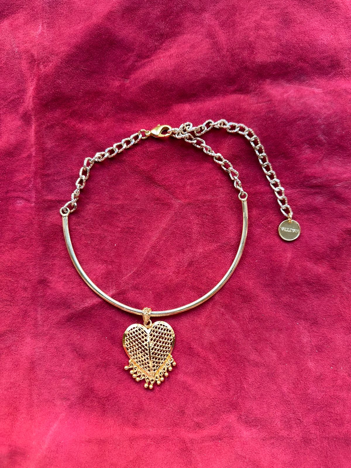 Heart drop choker